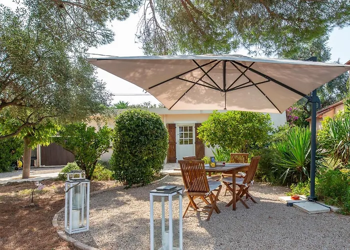 Haus Mit Garten Ueber Der Bucht Von Cannes